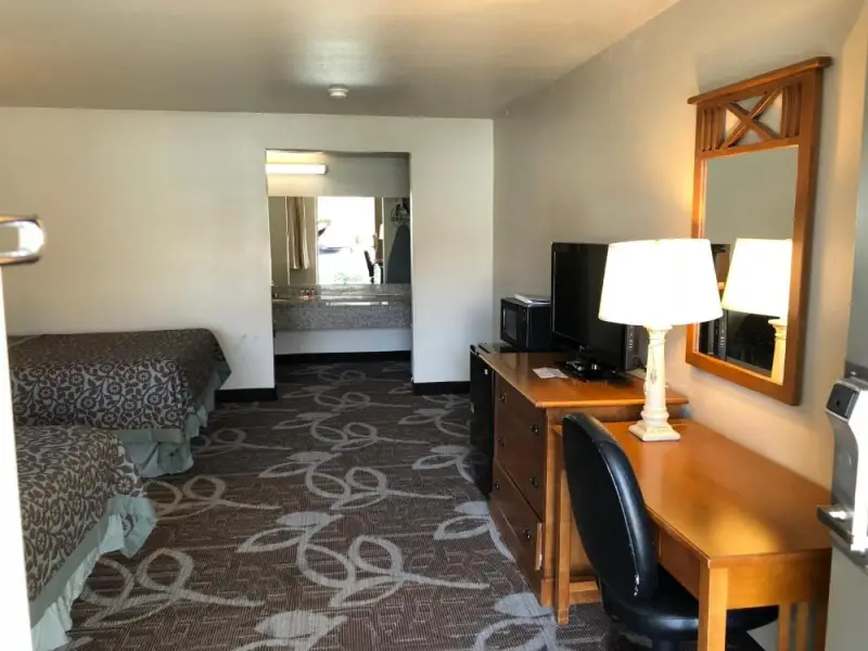 Queen Room with Two Queen Beds - Pet Friendly/Non-Smoking